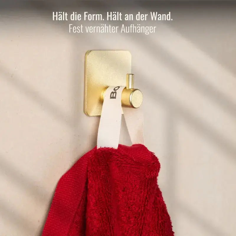 Rotes Handtuch mit stabiler Aufhängung – elegante Verarbeitung und perfekte Kombination aus Stil und Funktion.